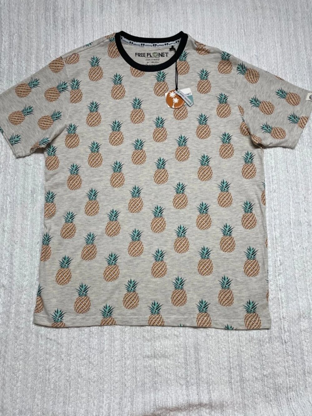 Free Planet Mens Pineapple T-Shirt New with Tags size L